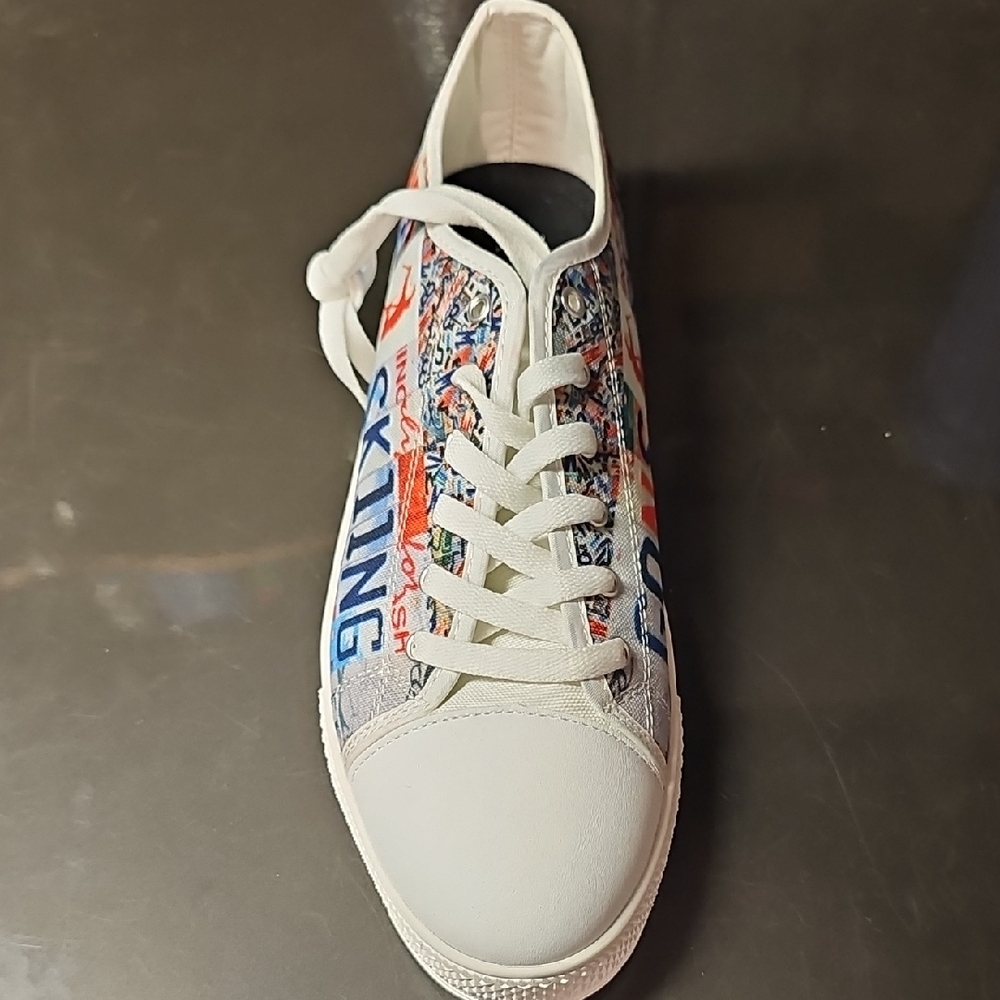Gone Skiing - Colorful Graphic Low-Top Sneaker